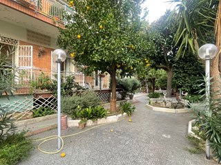 Appartamento in Vendita a Napoli, zona Colli Aminei, 730'000€, 160 m²