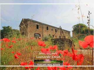 Casale in Vendita a Monsummano Terme, 550'000€, 500 m², con Box