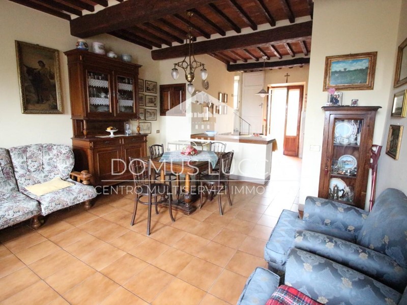 Casa Indipendente in Vendita a Capannori, zona Vorno, 195'000€, 181 m², con Box