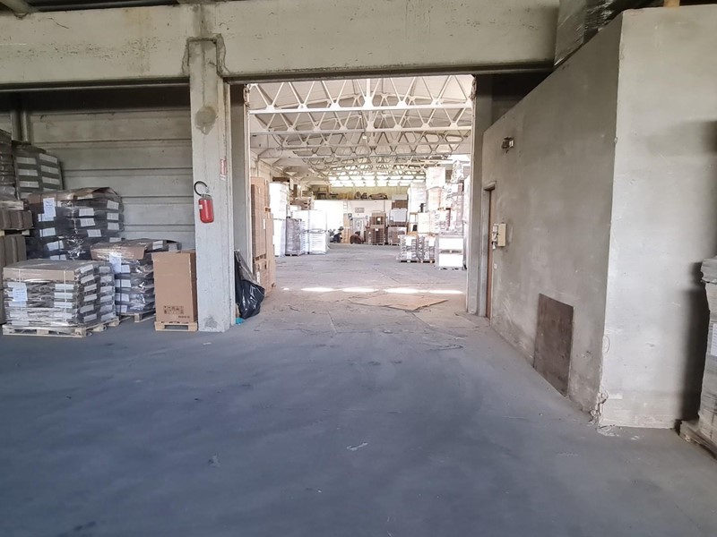 Capannone in Affitto a Fucecchio, 6'500&euro;, 1000 m²