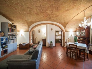 Appartamento in Vendita a Siena, zona Sant'Andrea a Montecchio, 390'000€, 120 m², con Box