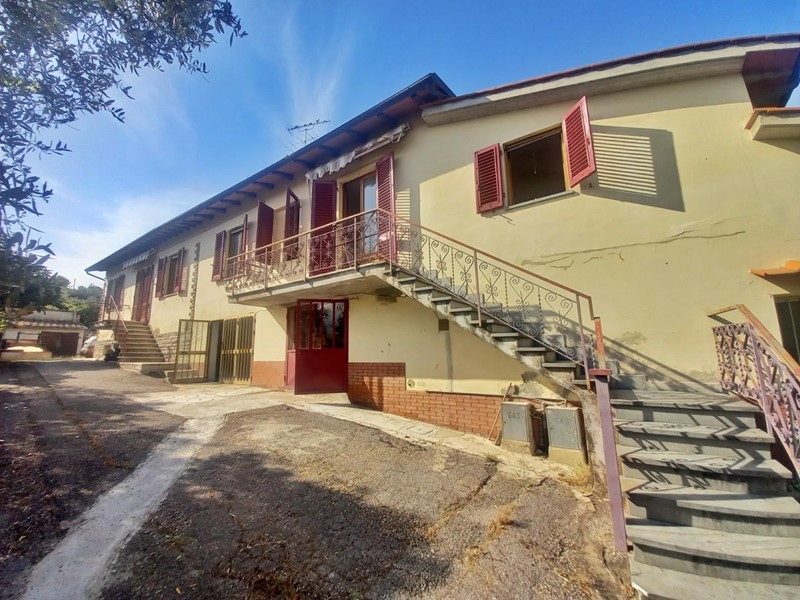 Casa Semi Indipendente in Vendita a Castelfiorentino, 419'000€, 499 m², con Box