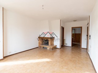 Quadrilocale in Vendita a Pomarance, 75'000€, 85 m², con Box