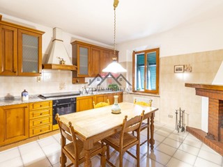 Quadrilocale in Vendita a Pomarance, 90'000€, 95 m²