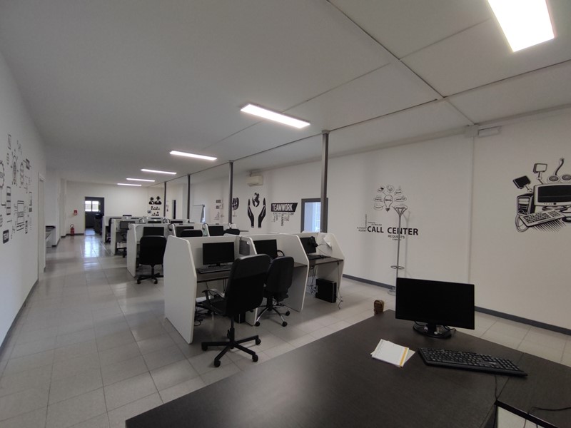 Negozio in Affitto a Anzio, 3'000€, 262 m²