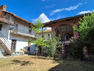 Casale in Vendita a Frossasco, 98'000€, 350 m²
