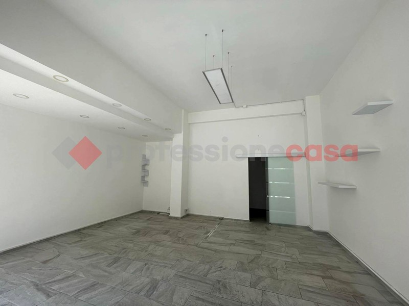 Negozio in Vendita a Terracina, 85'000€, 45 m²