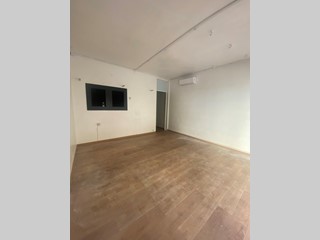 Immobile commerciale in Affitto a Lucca, zona Centro Storico, 900€, 30 m²