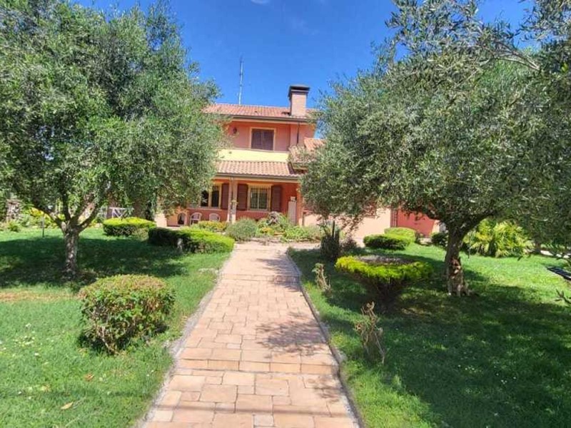Villa in Vendita a Bellaria Igea Marina, 760'000&euro;, 320 m²