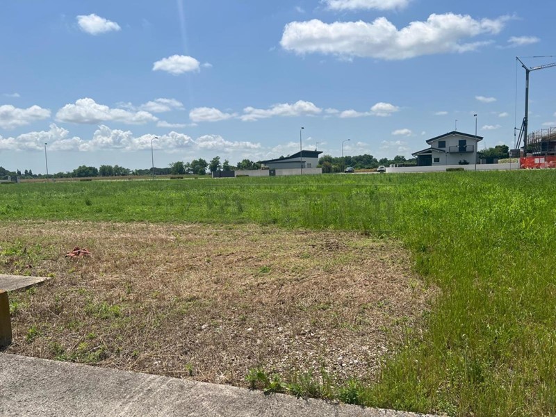 Terreno edificabile in Vendita a Santa Maria la Longa, 59'000€, 819 m²