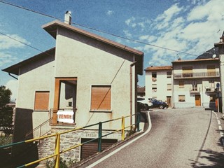 Appartamento in Vendita a Cercino, zona BASSA VALTELLINA, 56'000€, 160 m², arredato