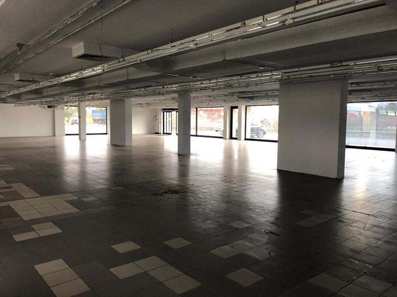 Immobile commerciale in Vendita a Capannori, 1'400'000€, 850 m²