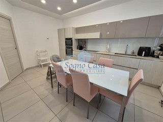 Appartamento in Vendita a Castelnuovo Magra, zona Colombiera, 320'000€, 116 m², arredato