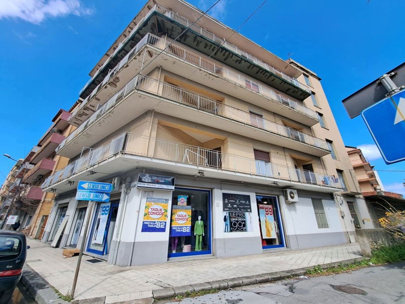 Appartamento in Vendita a Barcellona Pozzo di Gotto, 55'000€, 160 m²