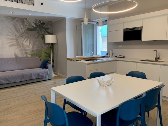 Trilocale in Vendita a Alassio, 698'000€, 83 m², arredato, con Box