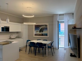 Trilocale in Vendita a Alassio, 698'000€, 83 m², arredato, con Box