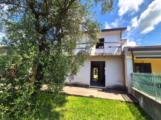 Casa Semi Indipendente in Vendita a Luni, zona Dogana, 260'000€, 157 m²