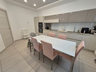 Appartamento in Vendita a Castelnuovo Magra, zona Colombiera, 320'000€, 116 m²