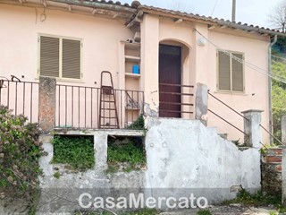 Casa Indipendente in Vendita a Rocca di Papa, zona Repubblica - Centro, 58'000€, 65 m²