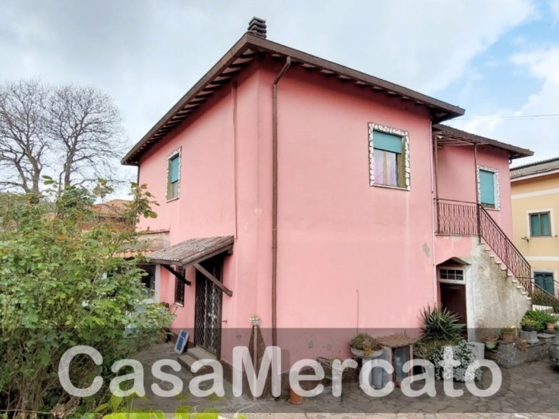 Appartamento in Vendita a Rocca di Papa, 225'000€, 230 m²
