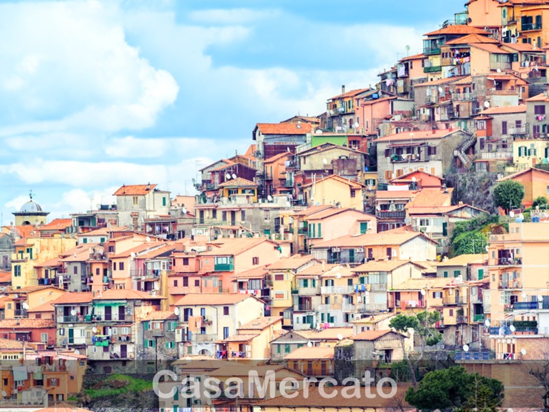 Attività commerciale in Vendita a Rocca di Papa, 73'000€, 30 m², arredato