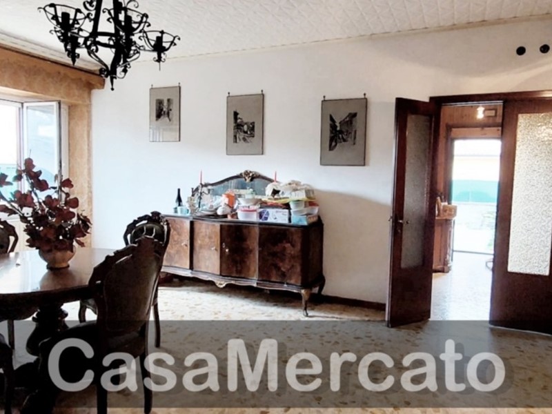 Appartamento in Vendita a Rocca di Papa, 117'000€, 120 m²