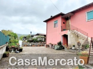 Appartamento in Vendita a Rocca di Papa, 117'000€, 120 m²