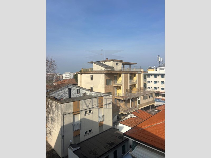 Immobile commerciale in Vendita a Rimini, 500'000€, 1000 m², arredato