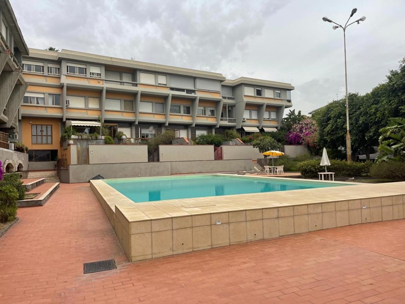 Quadrilocale in Vendita a Aci Castello, 360'000€, 150 m²