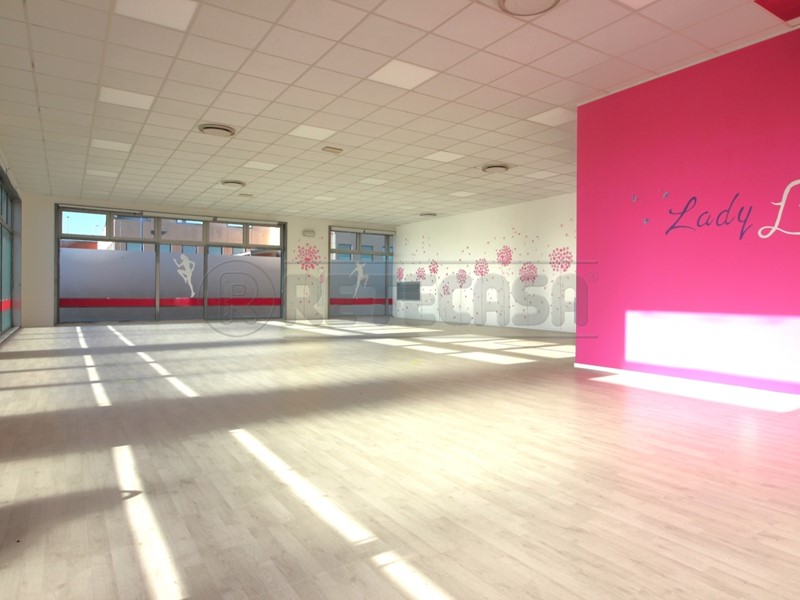 Ufficio in Vendita a Torri di Quartesolo, 215'000&euro;, 300 m²
