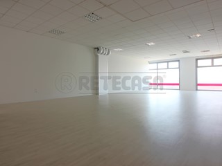 Ufficio in Vendita a Torri di Quartesolo, 215'000&euro;, 300 m²