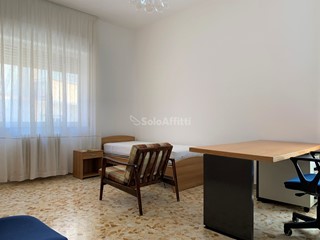 Stanza in Affitto a Catanzaro, zona Centro, 170&euro;, 160 m², arredato