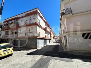 Quadrilocale in Vendita a Canosa di Puglia, 135'000€, 143 m²