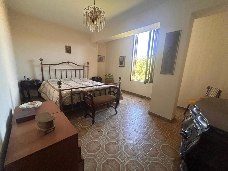 Casa Indipendente in Vendita a Barcellona Pozzo di Gotto, 80'000€, 349 m²