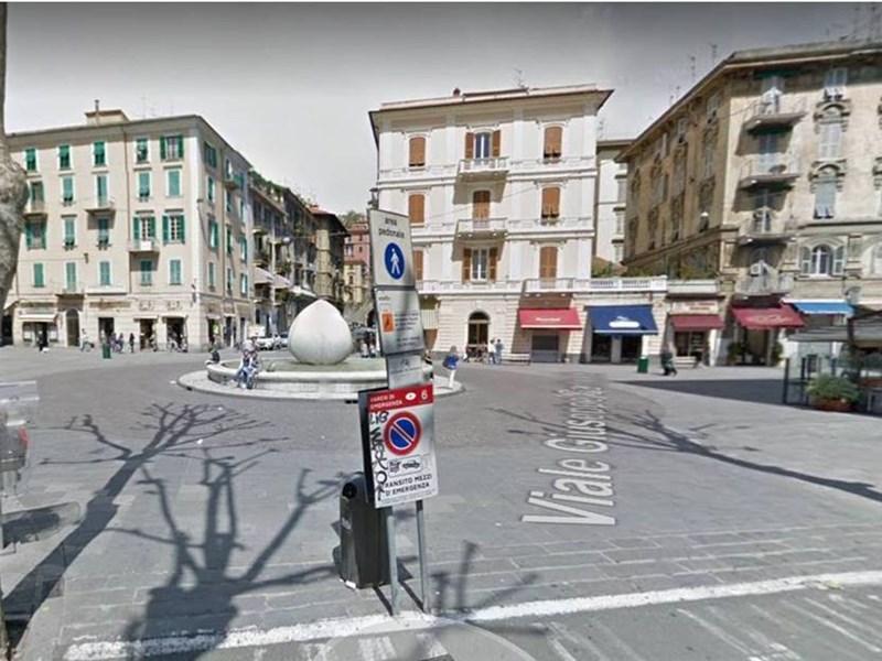 Ufficio in Affitto a La Spezia, zona piazza Garibaldi, 300&euro;, 12 m²