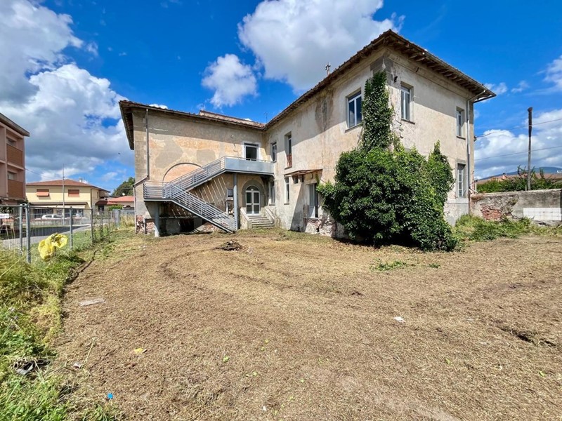 Villa in Vendita a San Giuliano Terme, zona Pontasserchio, 330'000€, 500 m²