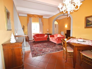 Villa bifamiliare in Vendita a Capannori, zona Santa Margherita, 370'000€, 230 m², arredato
