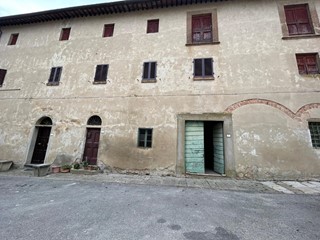 Appartamento in Vendita a Peccioli, 250'000€, 700 m²