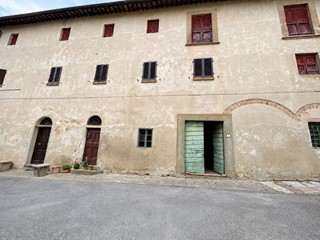 Appartamento in Vendita a Peccioli, zona Montelopio, 250'000&euro;, 700 m²