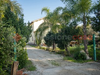 Casa Indipendente in Vendita a Terracina, 1'200'000€, 400 m²