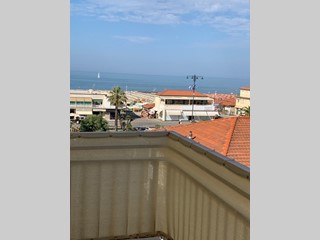 Quadrilocale in Affitto a Viareggio, zona Fascia mare, 95 m², arredato