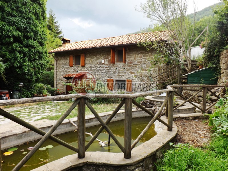 Casale in Vendita a Rufina, 330'000€, 160 m²