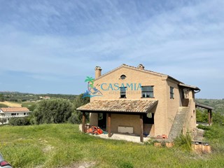 Casa Indipendente in Vendita a Cupra Marittima, 395'000€, 510 m², con Box