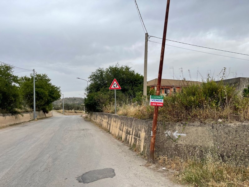 Terreno agricolo in Vendita a Giarratana, 60'000€, 980 m²