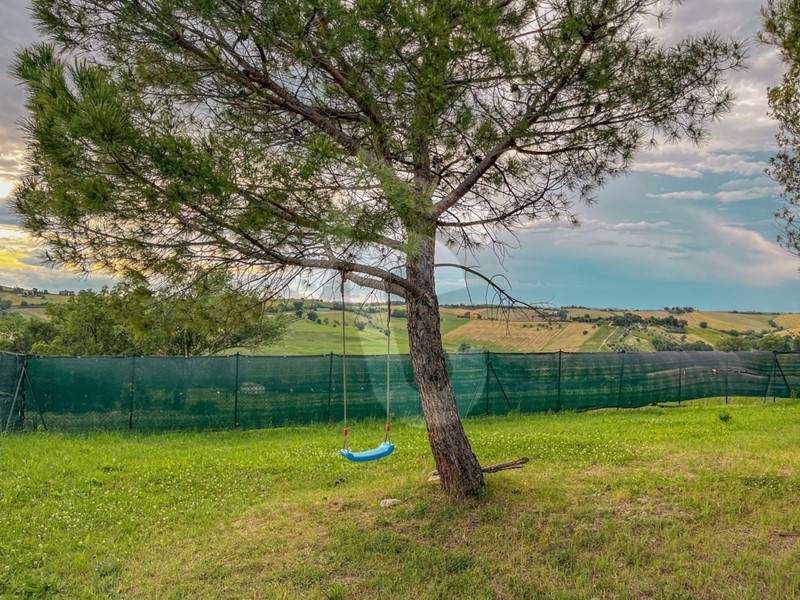 Casa Indipendente in Vendita a Santa Maria Nuova, 275'000€, 444 m², con Box