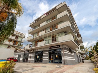 Attività commerciale in Vendita a Giarre, 280'000€, 538 m²