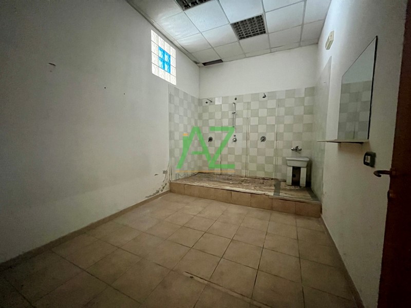 Immobile commerciale in Vendita a Misterbianco, zona Centro, 106'000€, 168 m²
