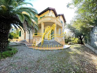 Villa in Vendita a Livorno, 780'000&euro;, 450 m²