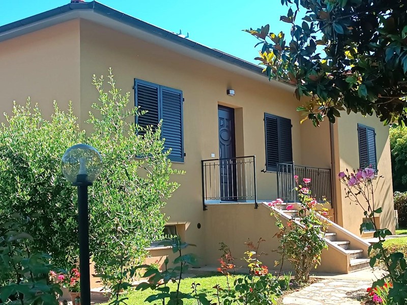 Casa Indipendente in Vendita a Barga, 365'000&euro;, 250 m², arredato