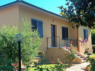 Casa Indipendente in Vendita a Barga, 365'000&euro;, 250 m², arredato